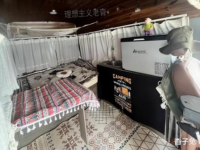 意改装床车旅行轻客露营车自驾游更给力ky开元棋牌3门3座后厢大依维柯得(图3) 意改装床车旅行轻客露营车自驾游更给力ky开元棋牌3门3座后厢大依维柯得(图3)