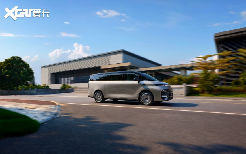 大家的MPV吉利银河V900上市限时指导价2698万元起(图6) 大家的MPV吉利银河V900上市限时指导价2698万元起(图6)